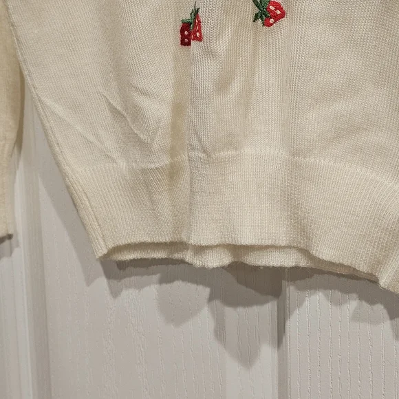 Cream V-Neck Sweater with Mouse Embroidery - Picture 7 of 11